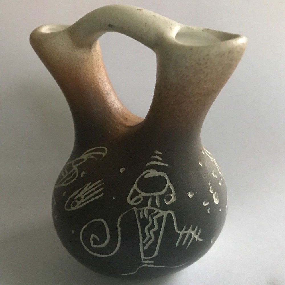 Navajo Julia Blackhorse Binishtaa Wedding Vase 3"